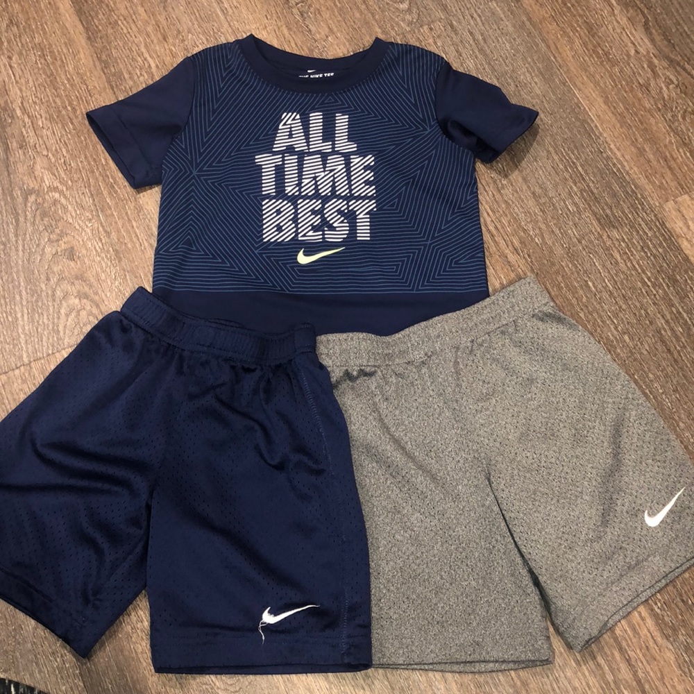 Nike shorts and shirt bundle